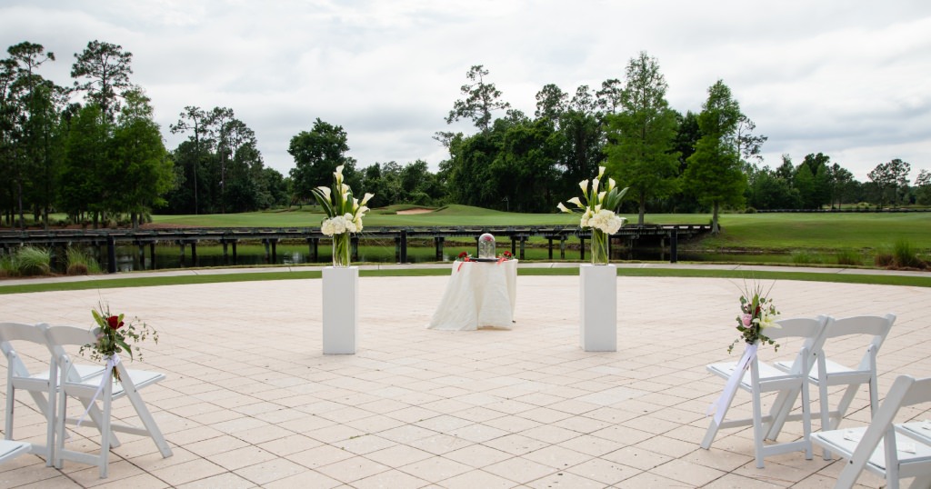 Ceremony set up on the Signature Island at the Waldorf Astoria. (Photo by David and Vicki Photography)